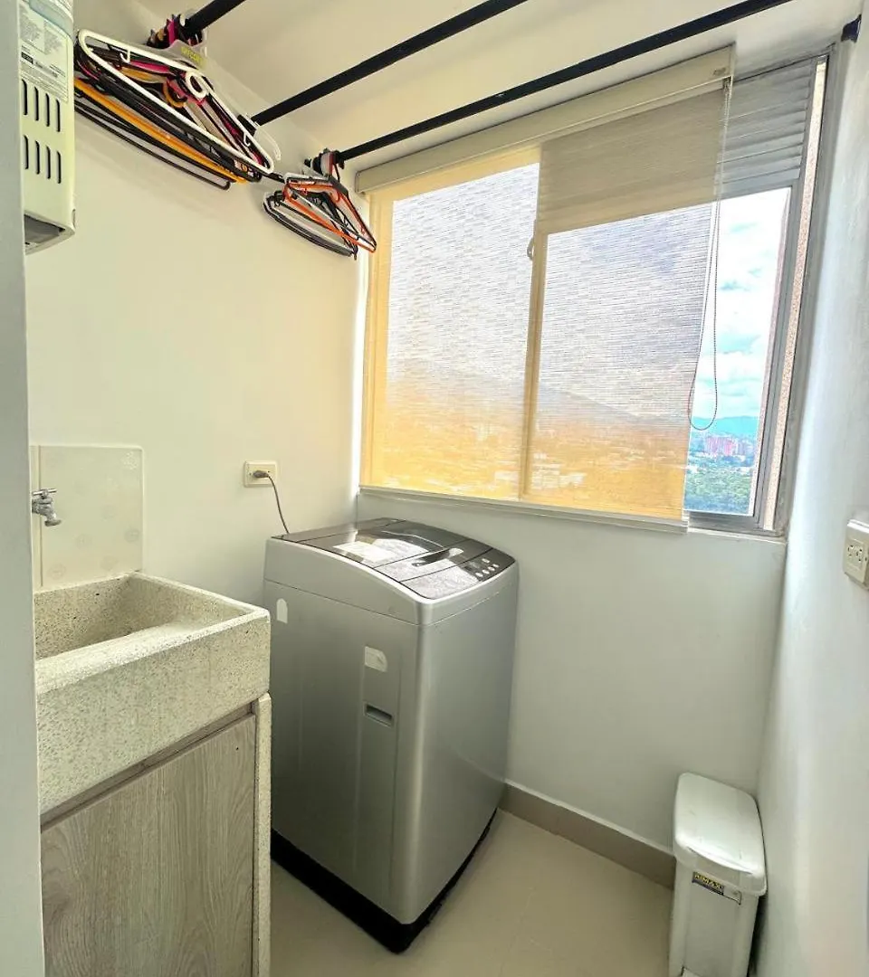 Alojamiento Con Vista Excepcional, Cerca Al Metro 3021 Colombia