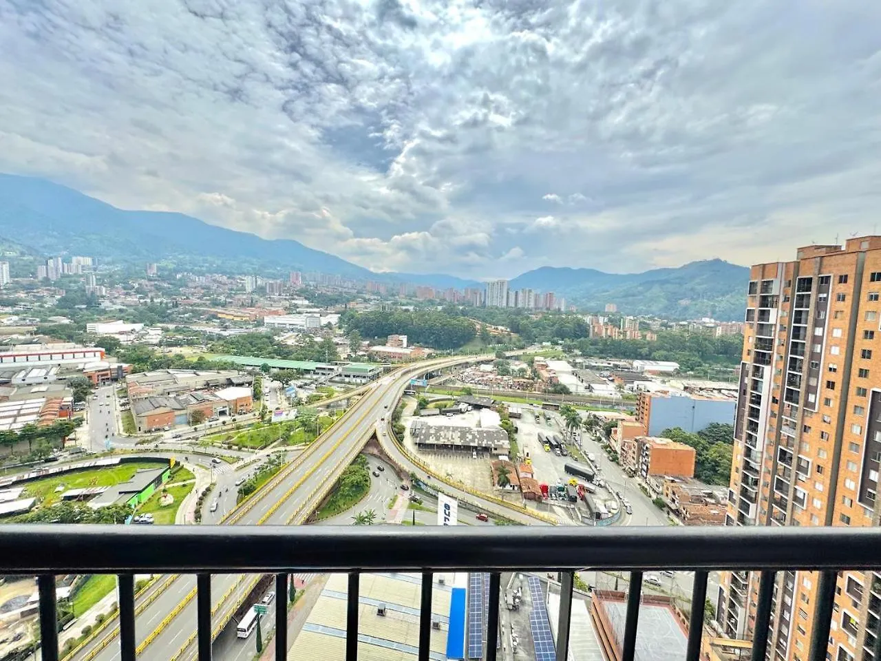 Alojamiento Con Vista Excepcional, Cerca Al Metro 3021 Sabaneta